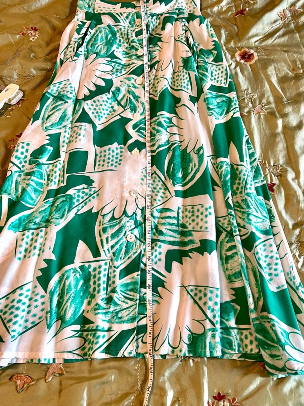Vintage A-line Skirt, floral design, 2 front pockets, buttondown front size 9/10